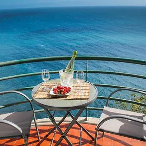 The Atlantic Ocean View , Câmara de Lobos Portugal
